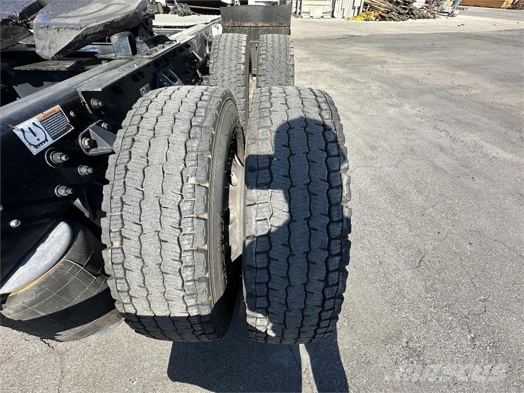 Kenworth T680 Vetopöytäautot