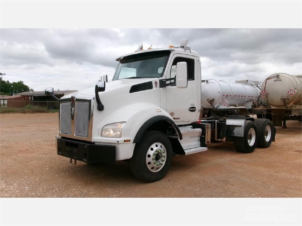 Kenworth T880 Vetopöytäautot