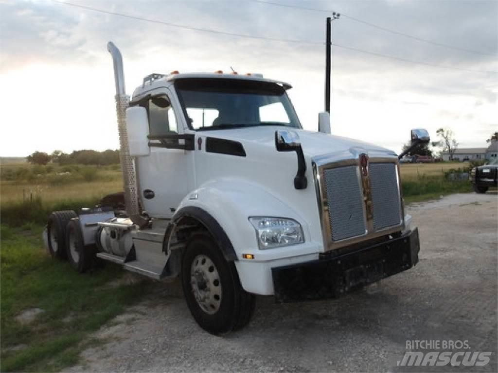 Kenworth T880 Vetopöytäautot