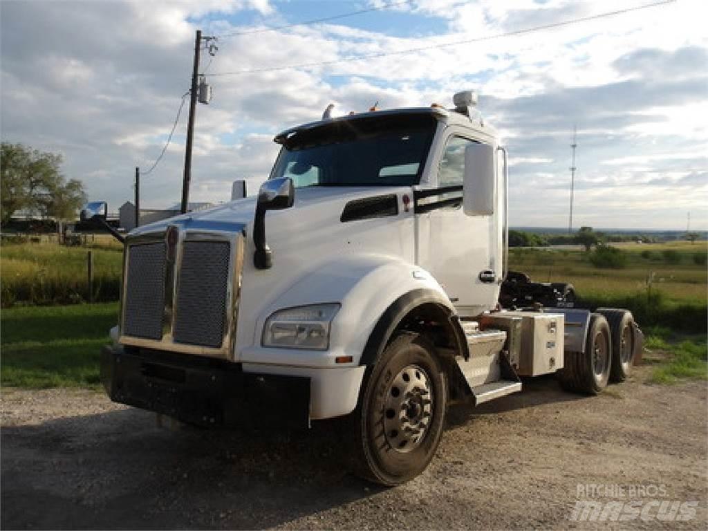 Kenworth T880 Vetopöytäautot