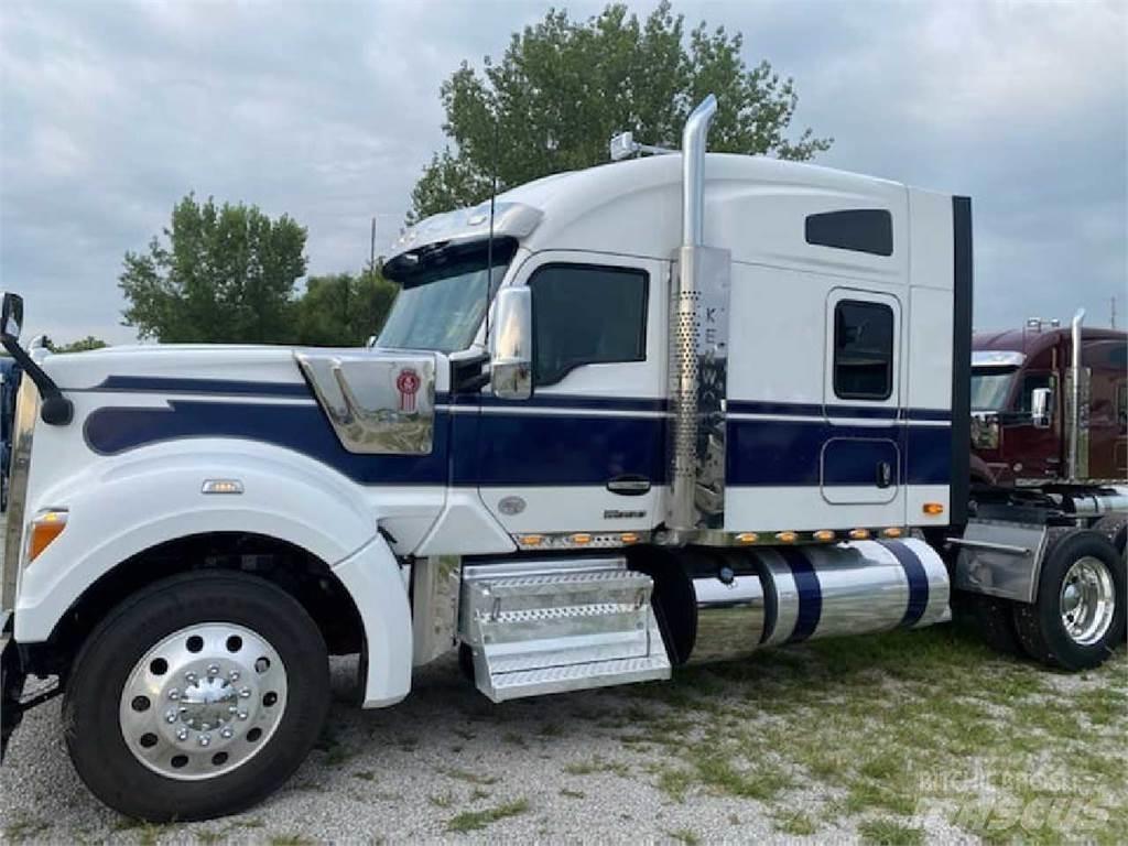 Kenworth W990 Vetopöytäautot