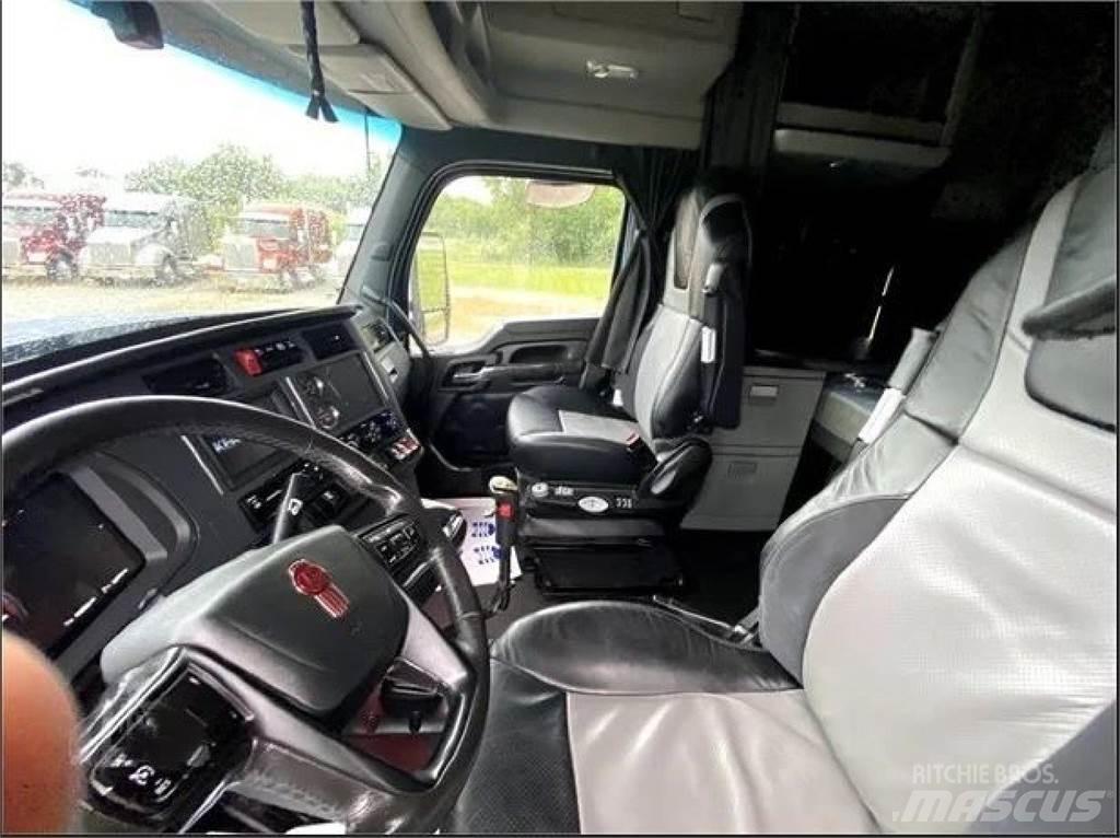 Kenworth W990 Vetopöytäautot