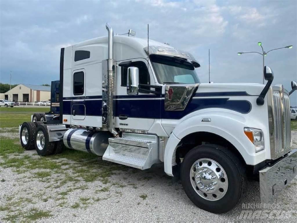 Kenworth W990 Vetopöytäautot