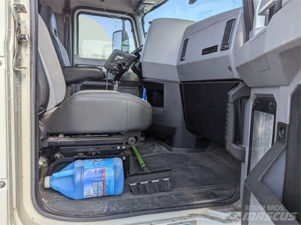 Mack AN64T Vetopöytäautot