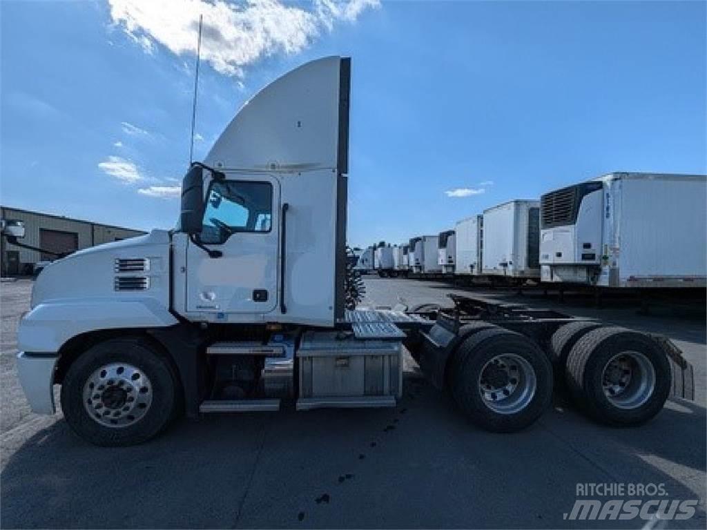 Mack AN64T Vetopöytäautot