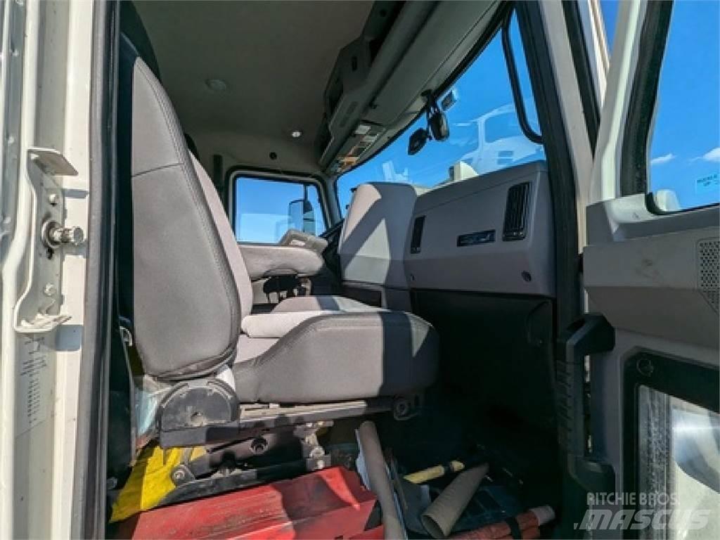 Mack AN64T Vetopöytäautot