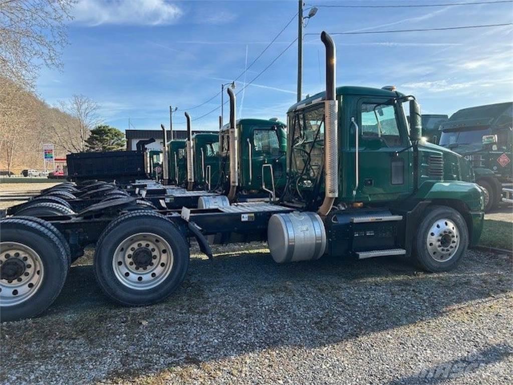 Mack AN64T Vetopöytäautot