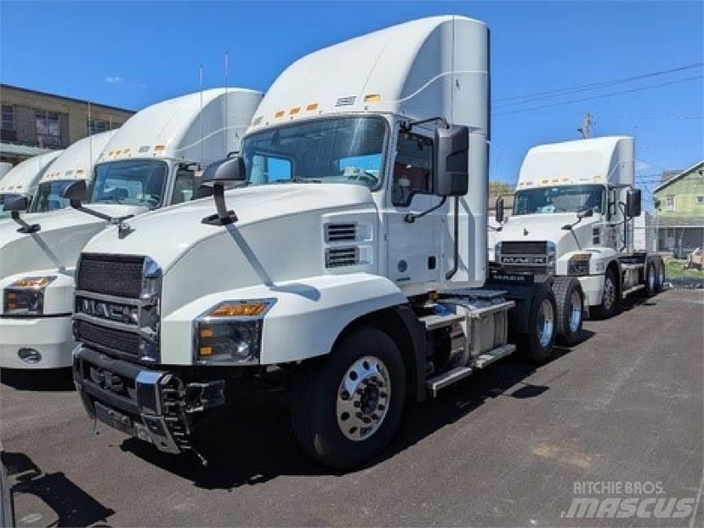 Mack AN64T Vetopöytäautot
