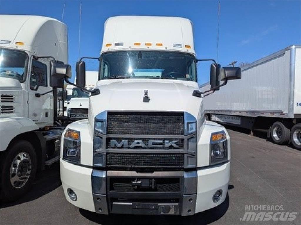 Mack AN64T Vetopöytäautot