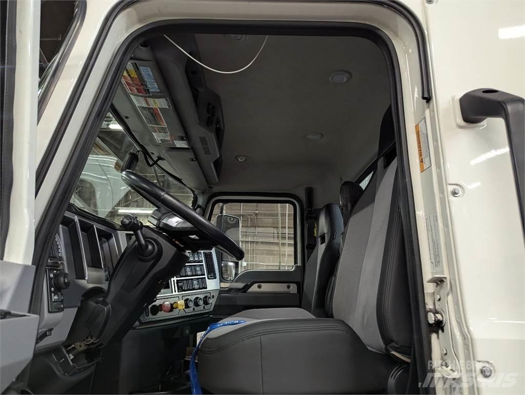 Mack AN64T Vetopöytäautot