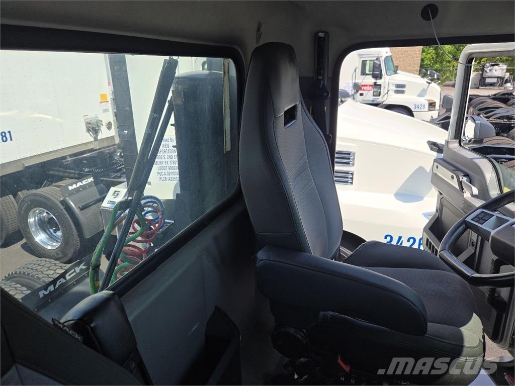 Mack AN64T Vetopöytäautot