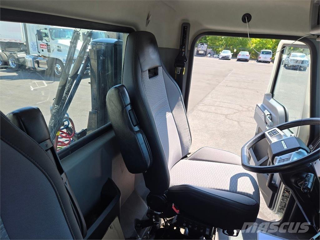 Mack AN64T Vetopöytäautot