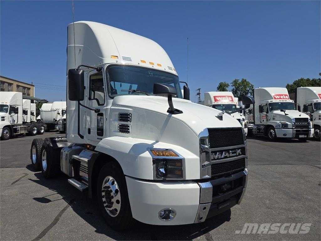 Mack AN64T Vetopöytäautot