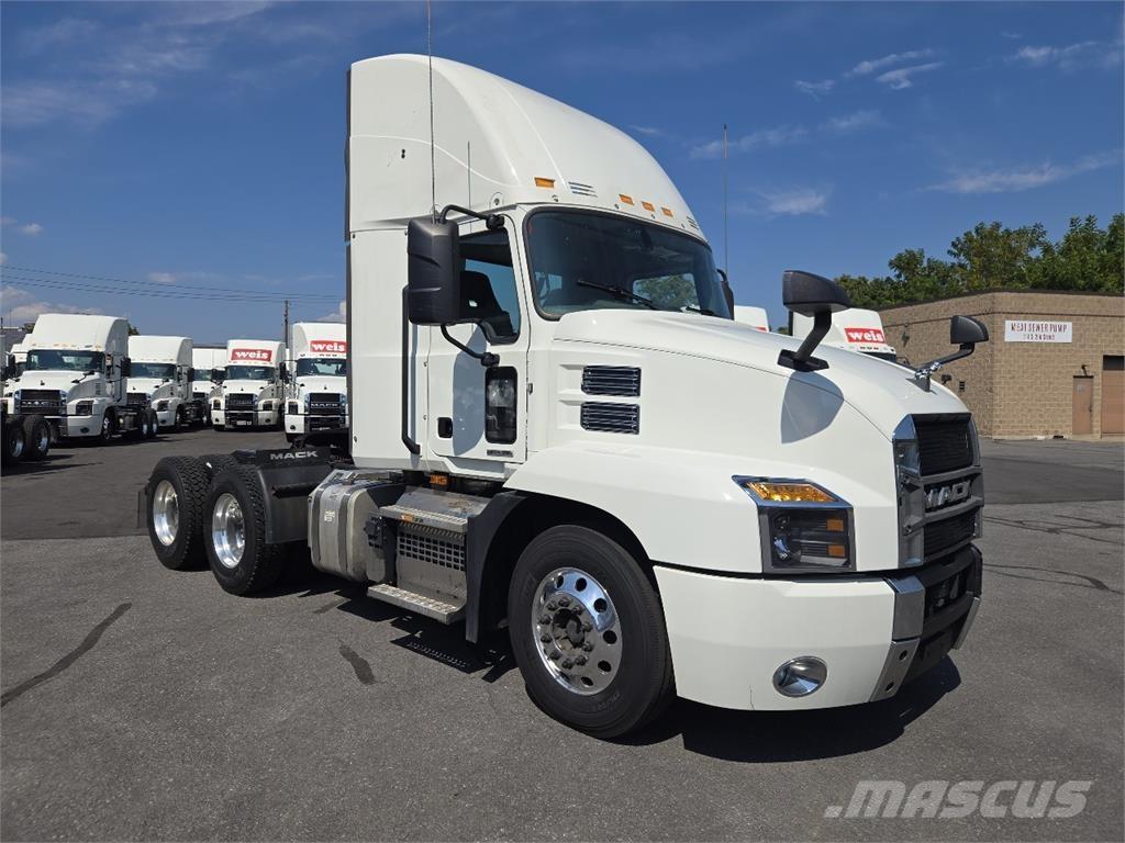 Mack AN64T Vetopöytäautot