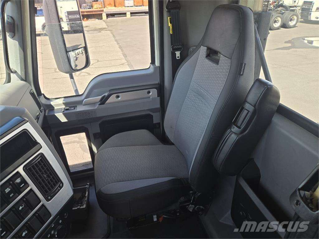 Mack AN64T Vetopöytäautot