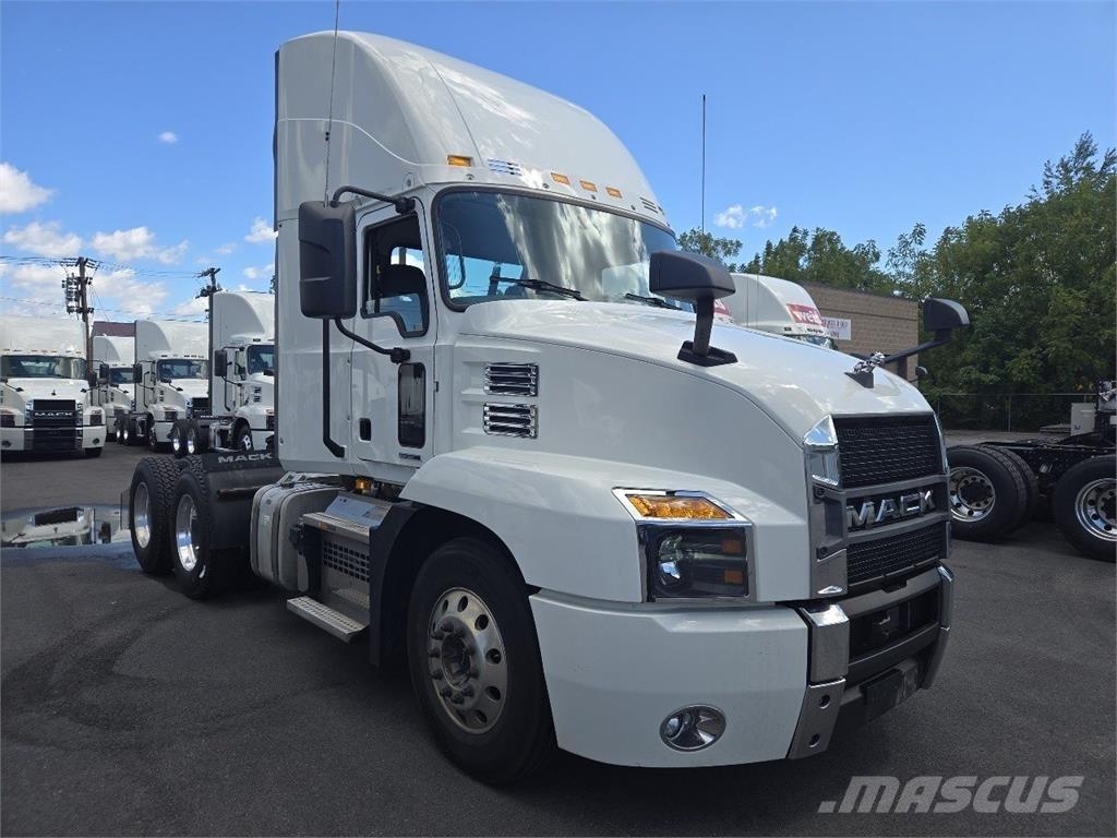 Mack AN64T Vetopöytäautot