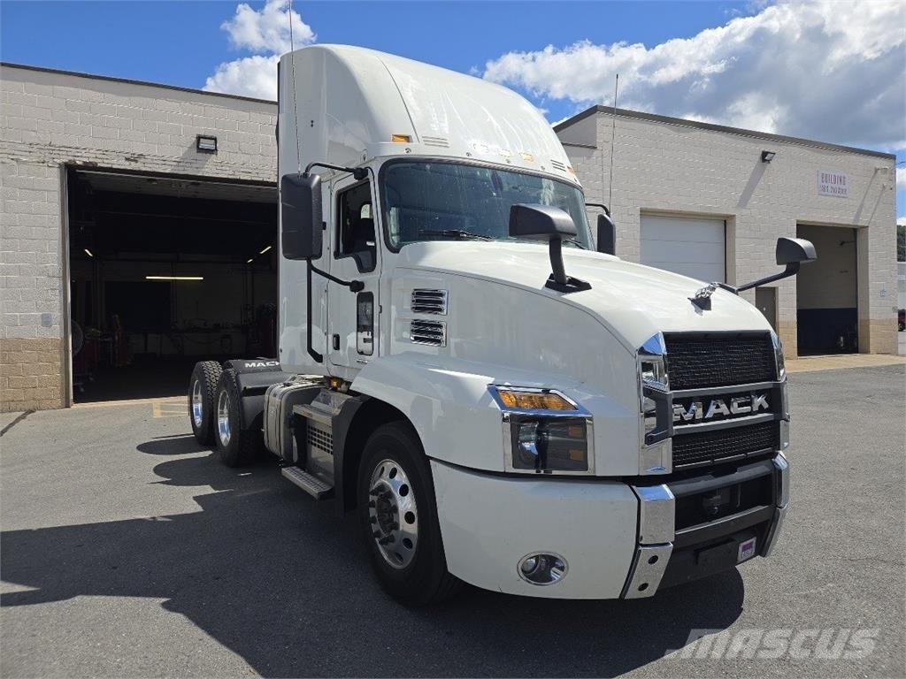Mack AN64T Vetopöytäautot