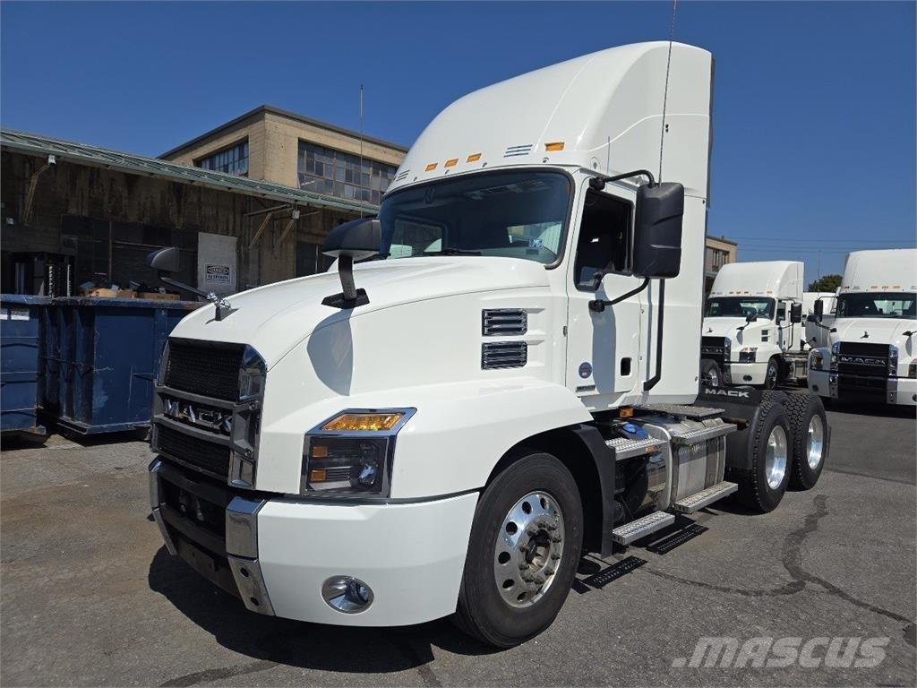 Mack AN64T Vetopöytäautot