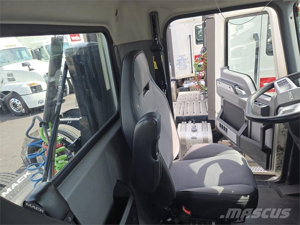 Mack AN64T Vetopöytäautot