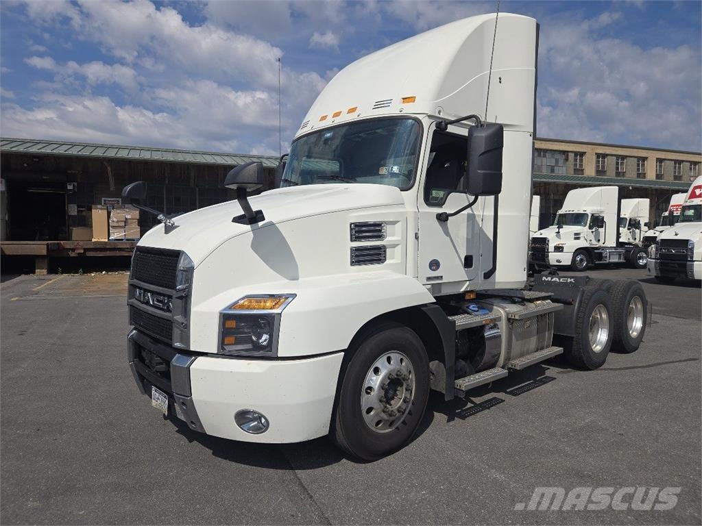 Mack AN64T Vetopöytäautot