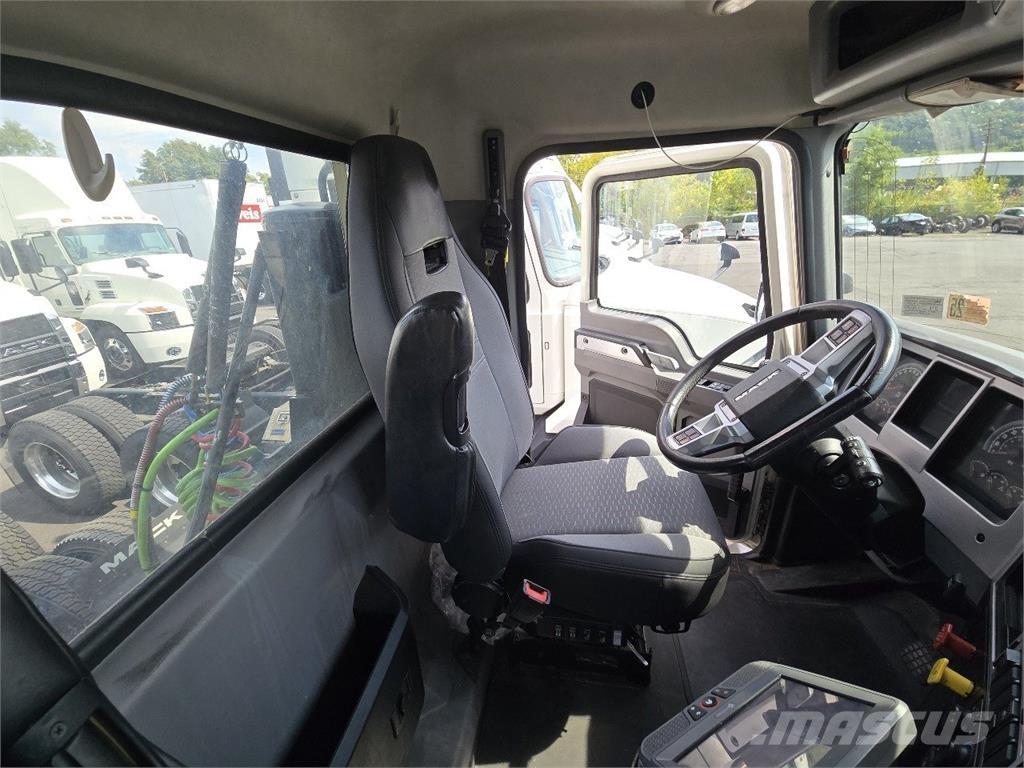 Mack AN64T Vetopöytäautot