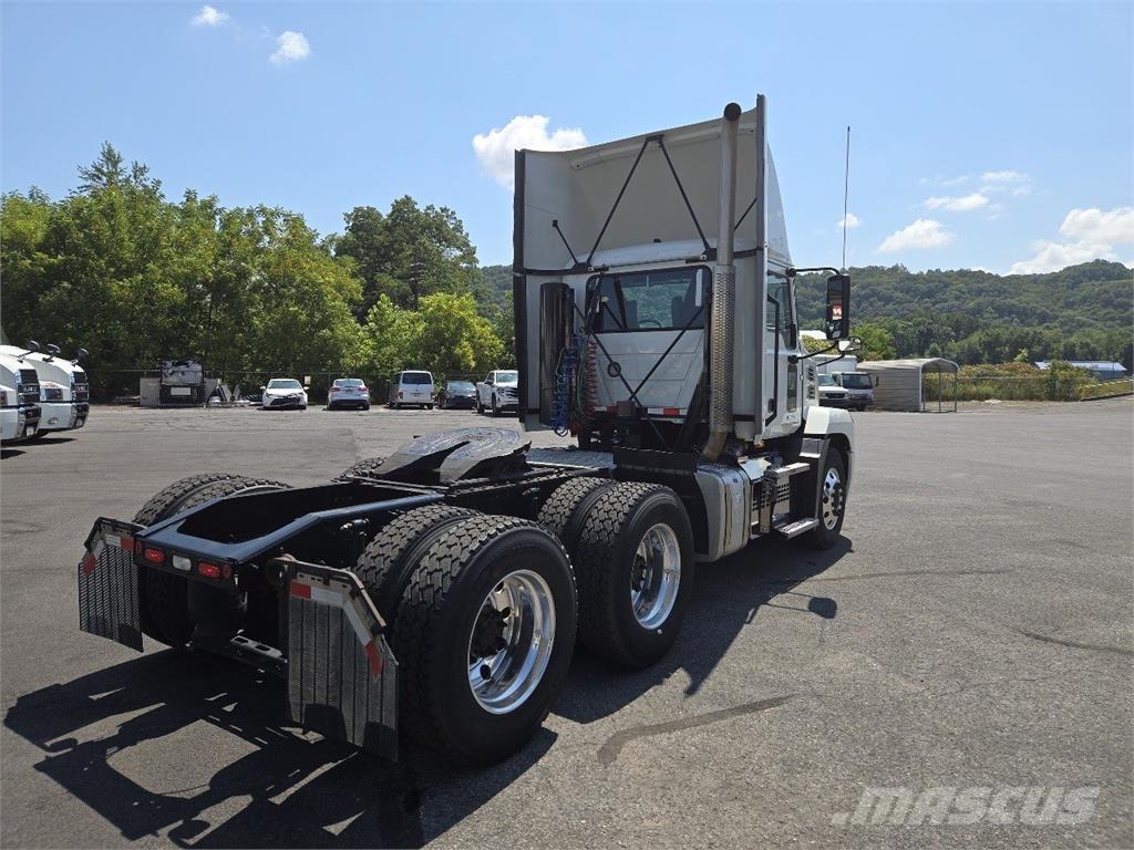 Mack AN64T Vetopöytäautot