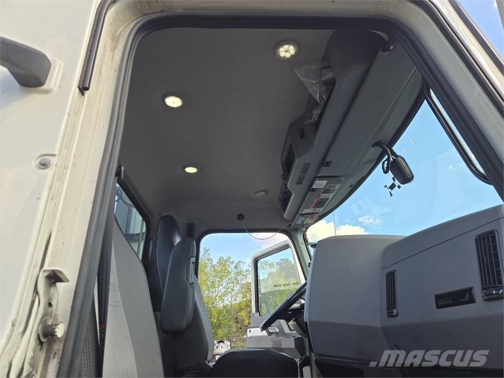 Mack AN64T Vetopöytäautot