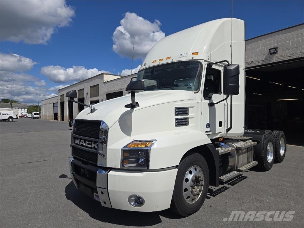 Mack AN64T Vetopöytäautot