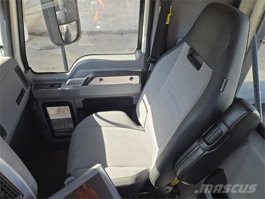 Mack AN64T Vetopöytäautot