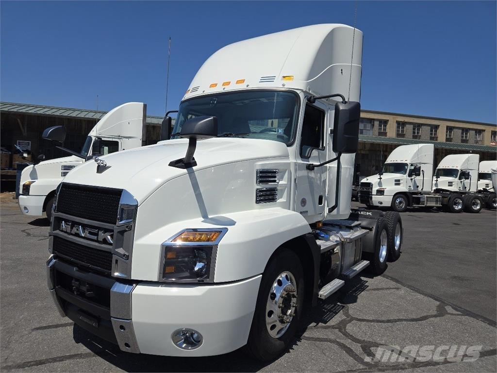 Mack AN64T Vetopöytäautot