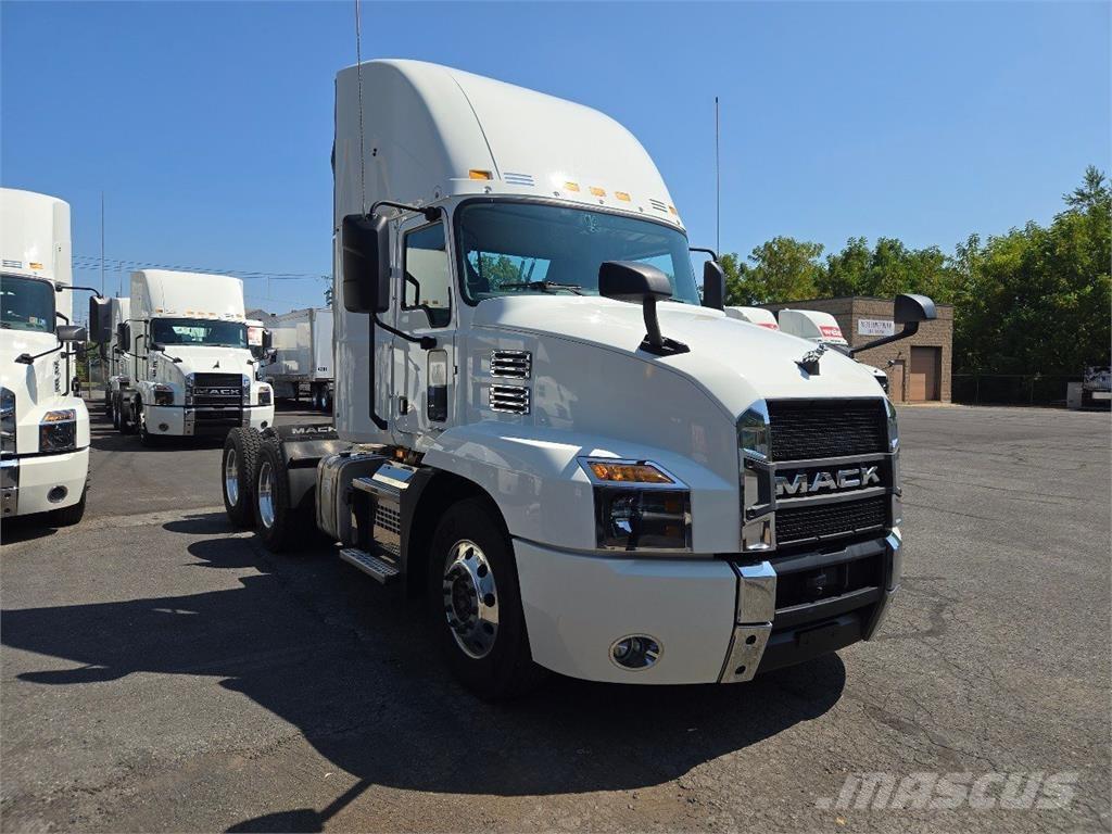 Mack AN64T Vetopöytäautot