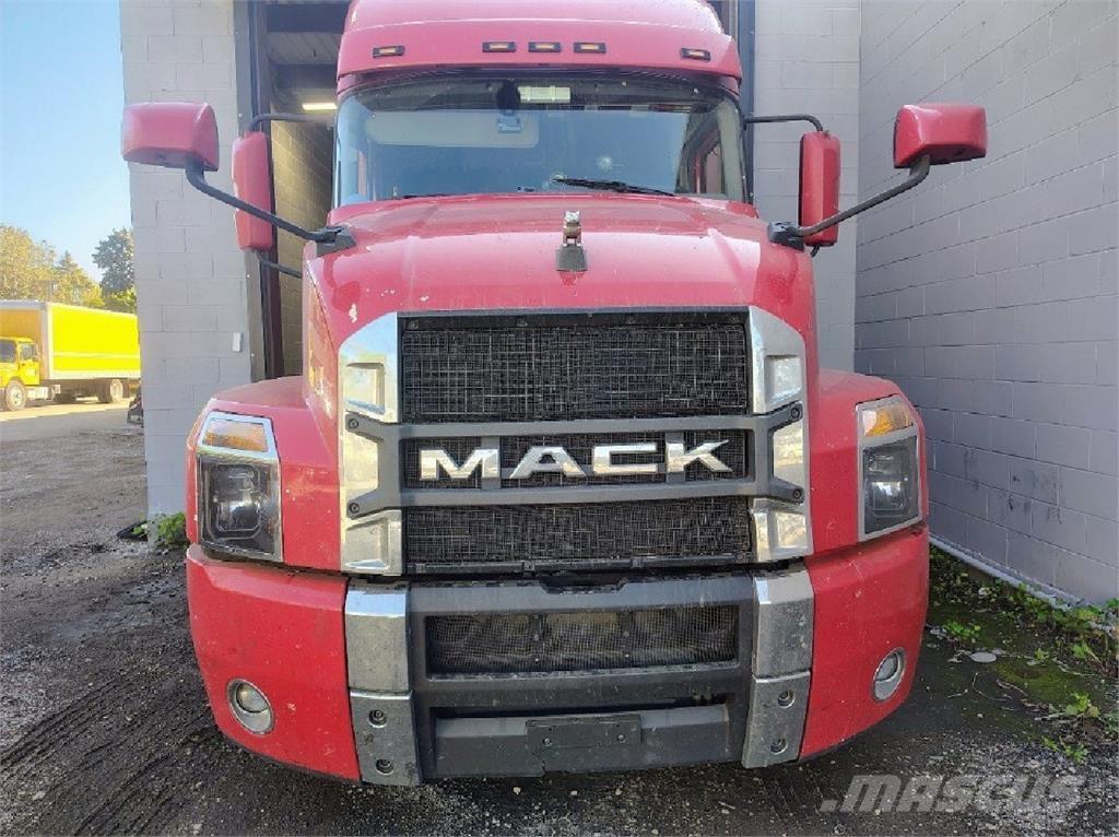 Mack Anthem 64T Vetopöytäautot