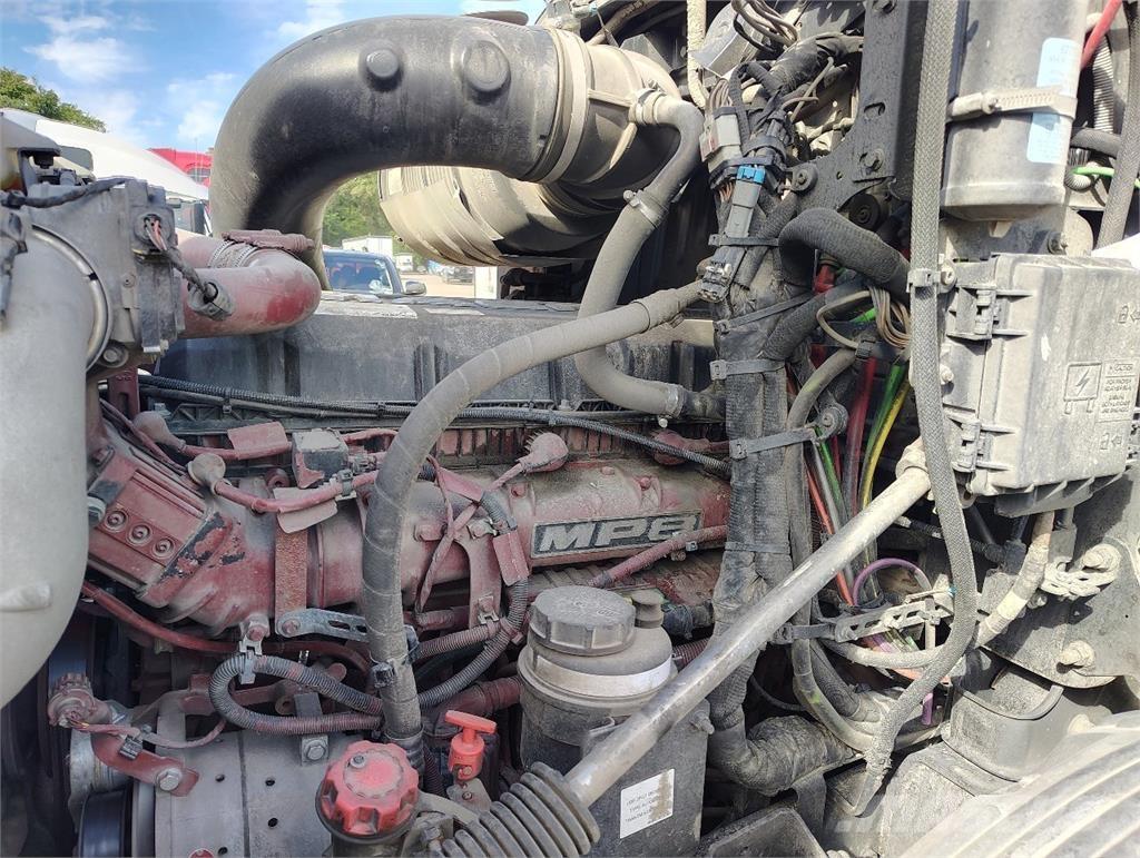 Mack Anthem 64T Vetopöytäautot