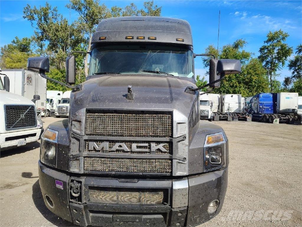 Mack Anthem 64T Vetopöytäautot