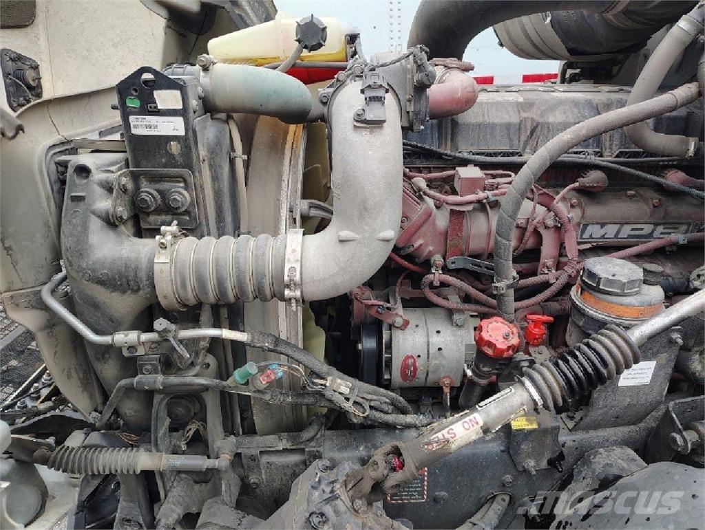 Mack Anthem 64T Vetopöytäautot