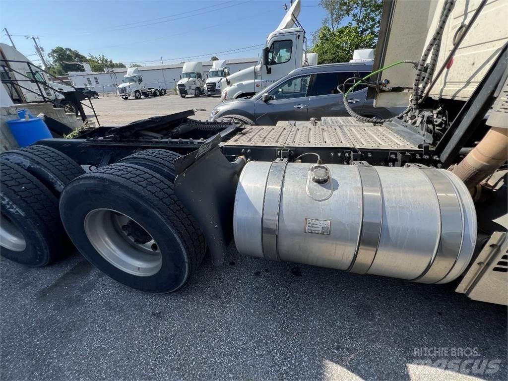 Mack Anthem AN64T Vetopöytäautot