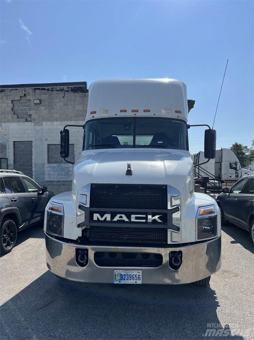 Mack Anthem AN64T Vetopöytäautot