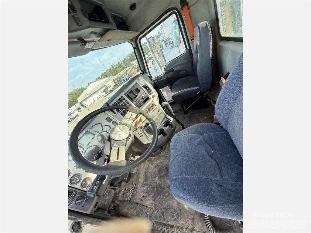 Mack CHU613 Vetopöytäautot