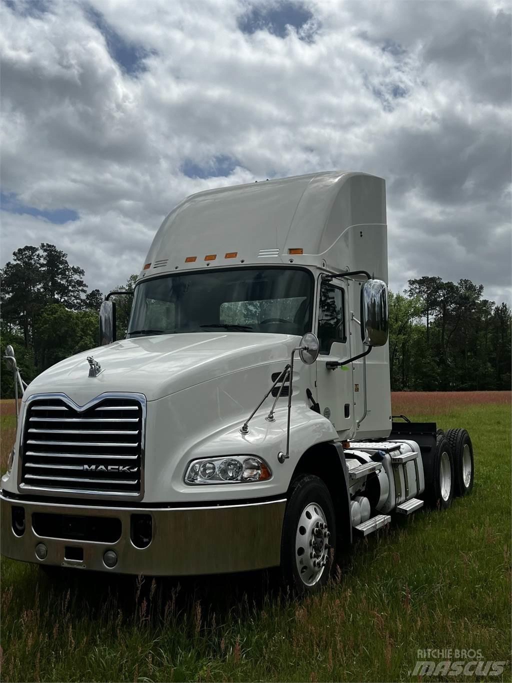 Mack CXU613 Vetopöytäautot