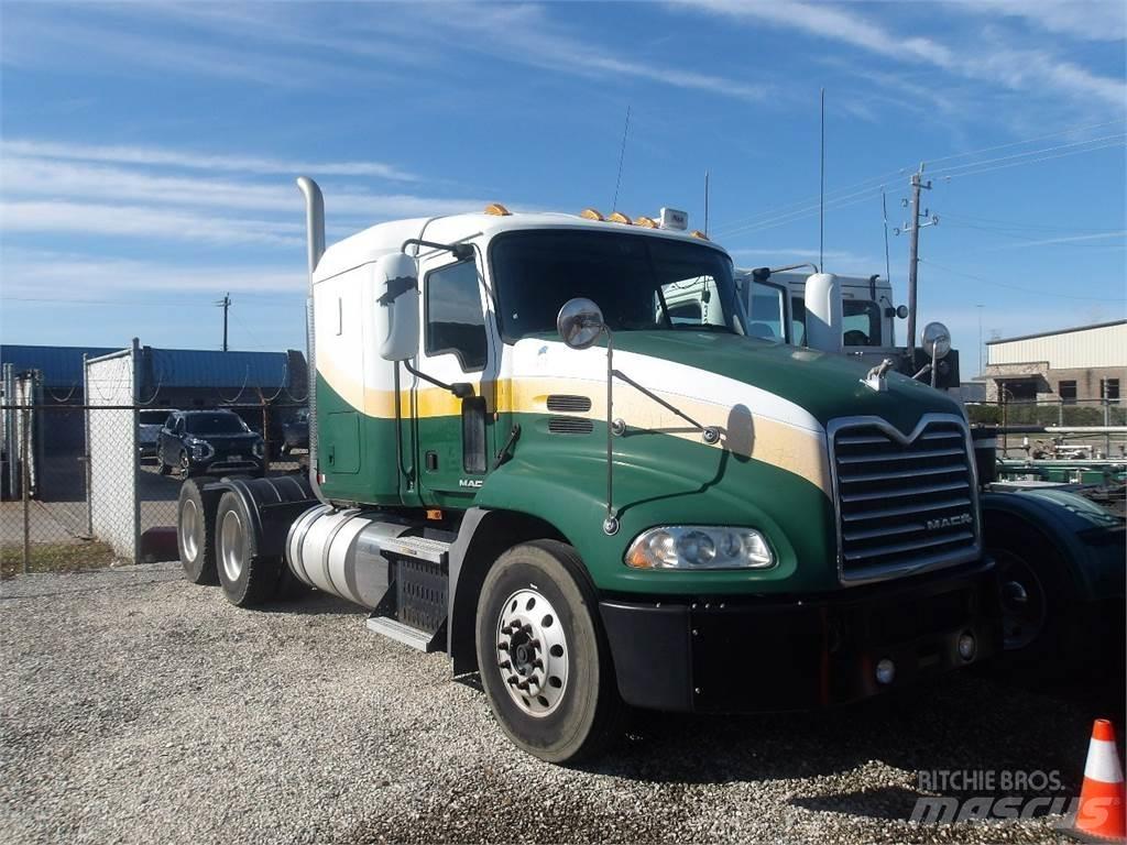 Mack CXU613 Vetopöytäautot