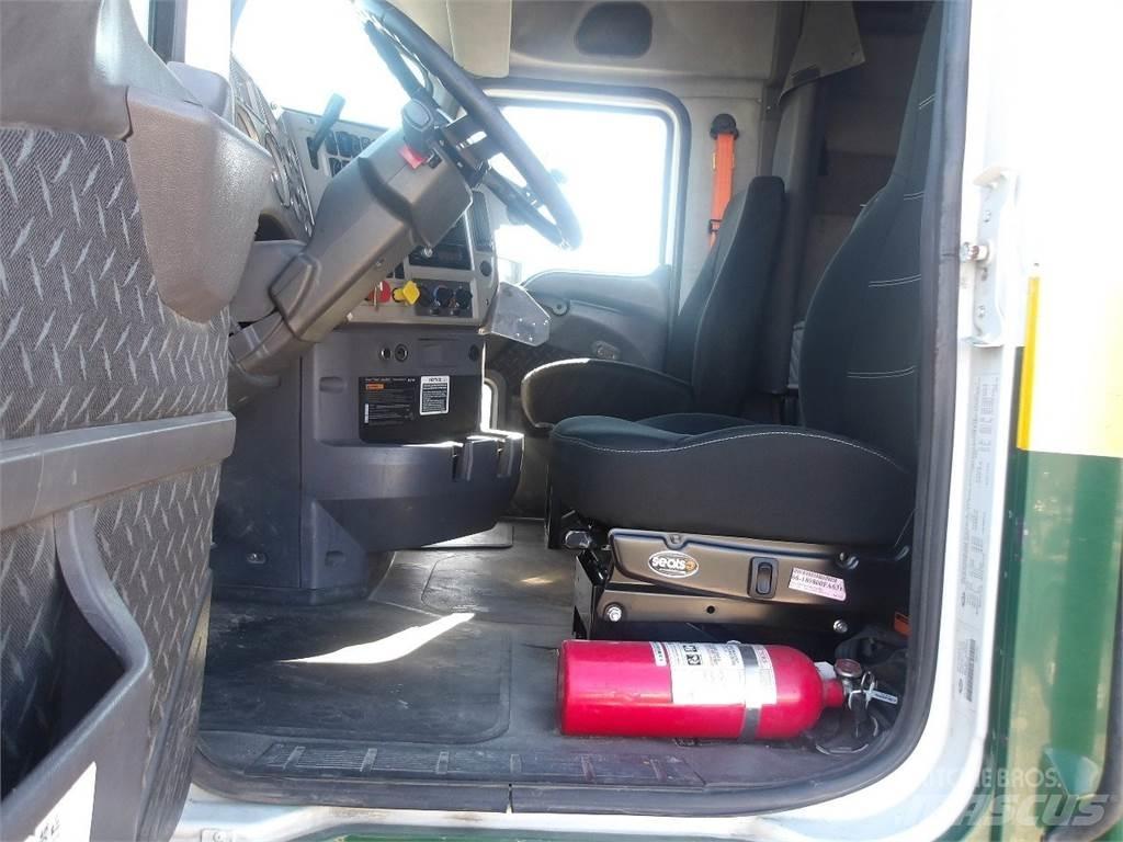 Mack CXU613 Vetopöytäautot