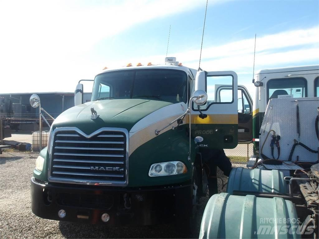 Mack CXU613 Vetopöytäautot
