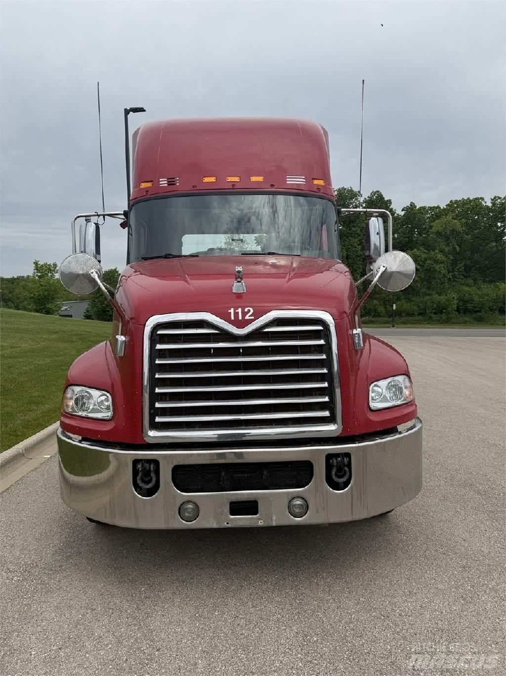 Mack CXU613 Vetopöytäautot