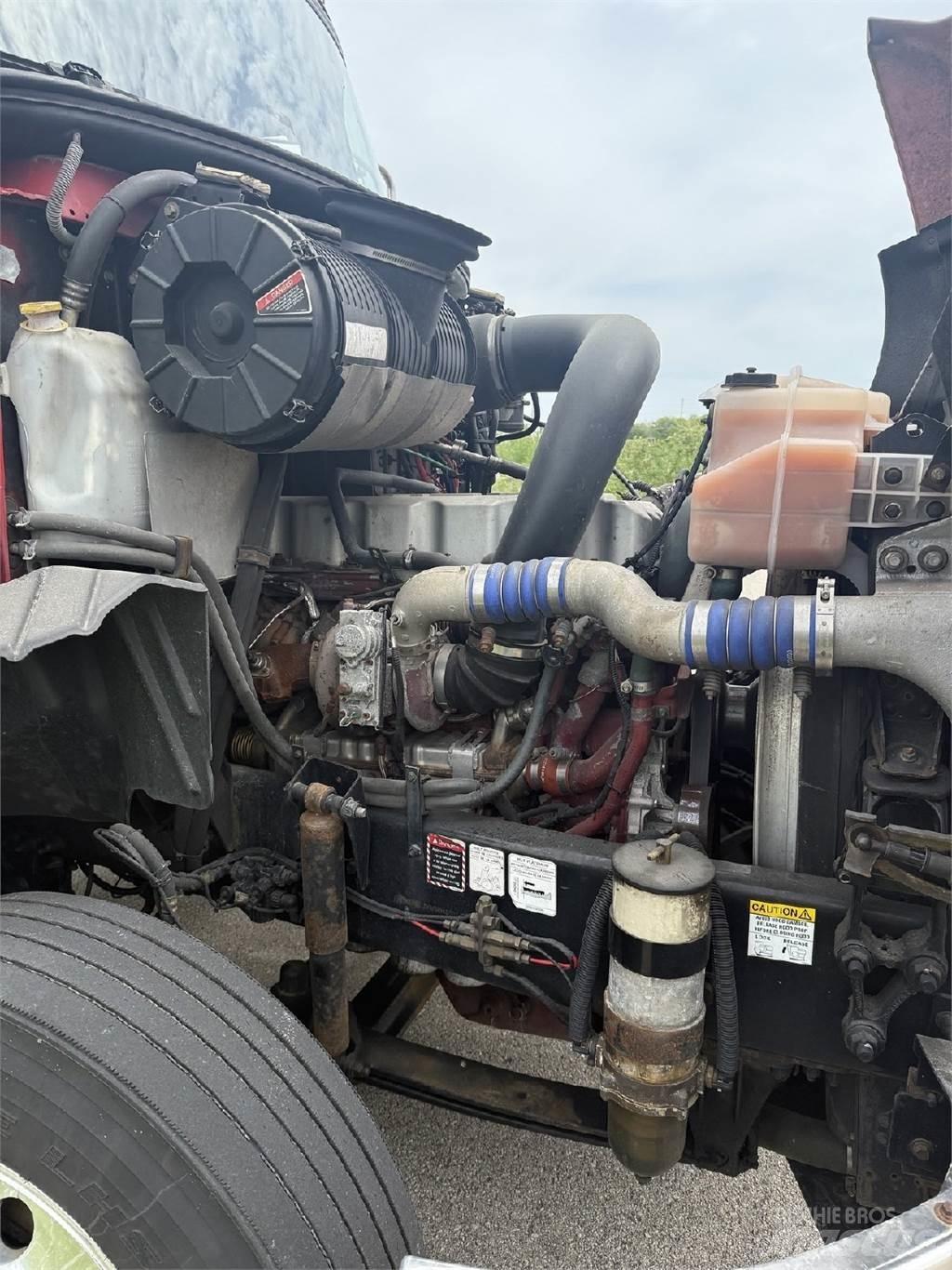 Mack CXU613 Vetopöytäautot