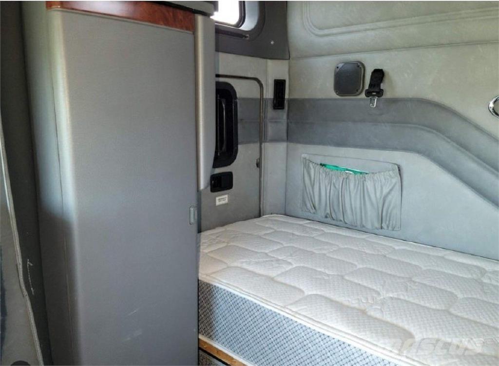 Mack CXU613 Vetopöytäautot