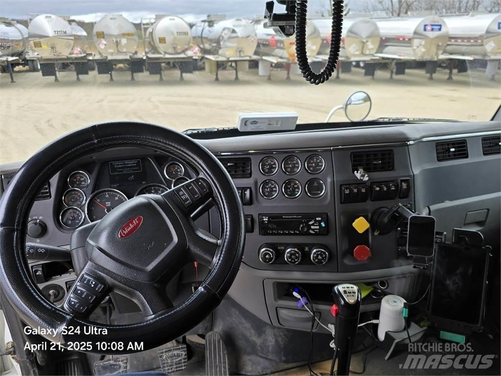 Peterbilt 567 Vetopöytäautot