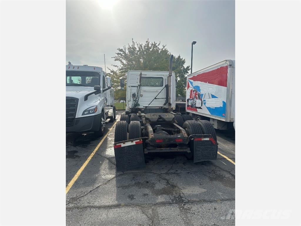Volvo VNL Vetopöytäautot
