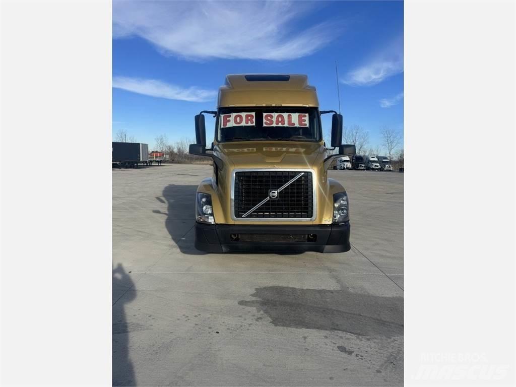 Volvo VNL 780 Vetopöytäautot
