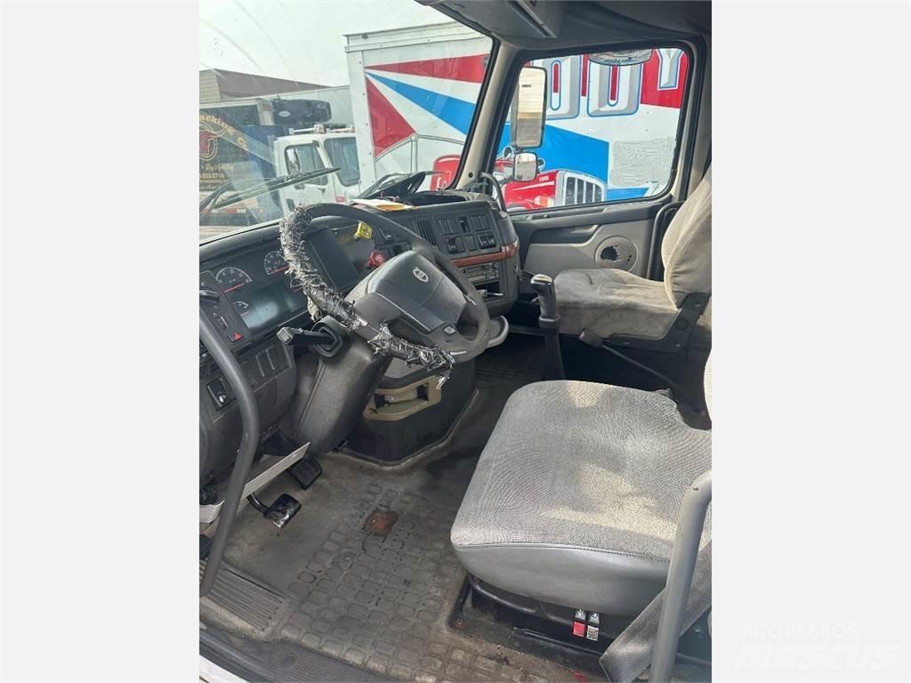 Volvo VNL300 Vetopöytäautot