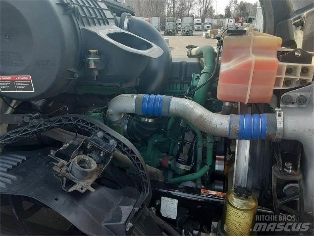 Volvo VNL64T670 Vetopöytäautot